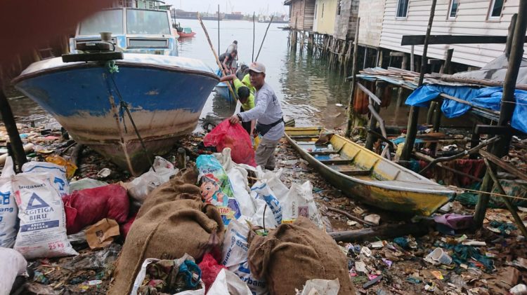 Rapala Bakamla RI: Kumpulkan 6,8 Ton Sampah di Batam