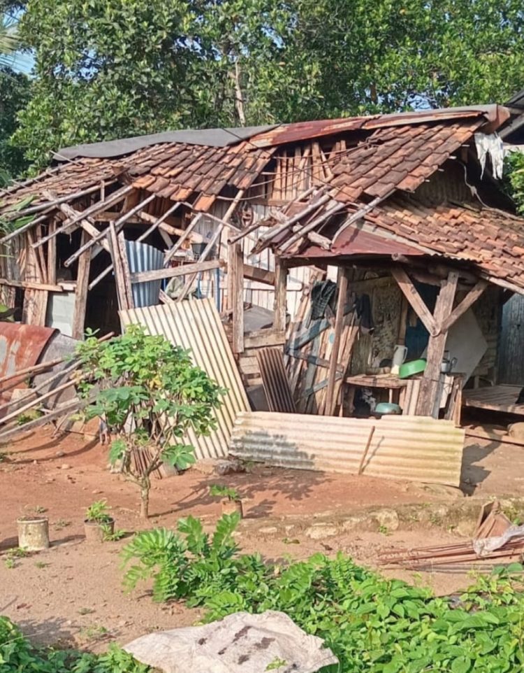 Nyaris Roboh Rumah Adam Butuh Uluran Tangan Pemerintah Dan Paradermawan