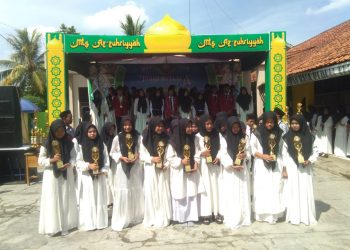 Mts Az-Zuhriyah: Purnawiyata Kelas lX Kenaikan Kelas Vll-Vlll Dan Pemberian Penghargaan Siswa-siswi Penghapal Surat Al-Qur’an