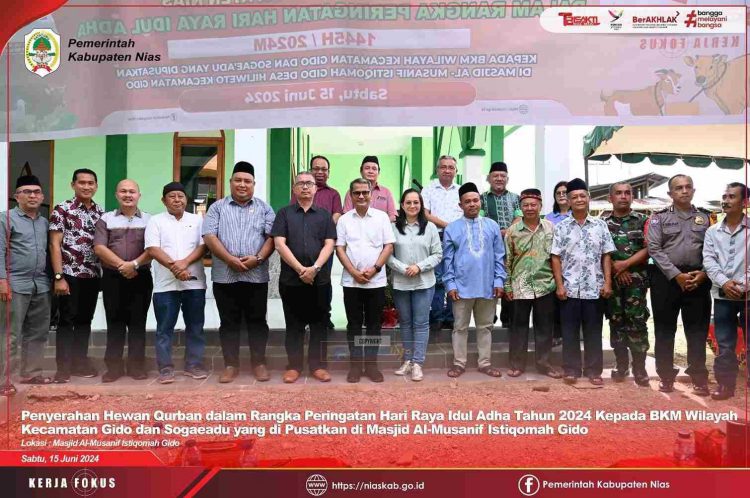 Sambut Hari Raya Idul Adha, Pemkab Nias Serahkan Hewan Qurban