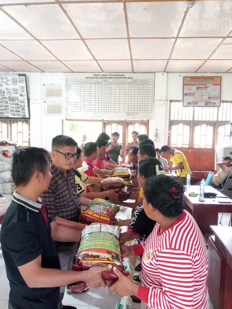 Pemdes Tetegeonaai Kecamatan Idanogawo Salurkan Ketahanan Pangan