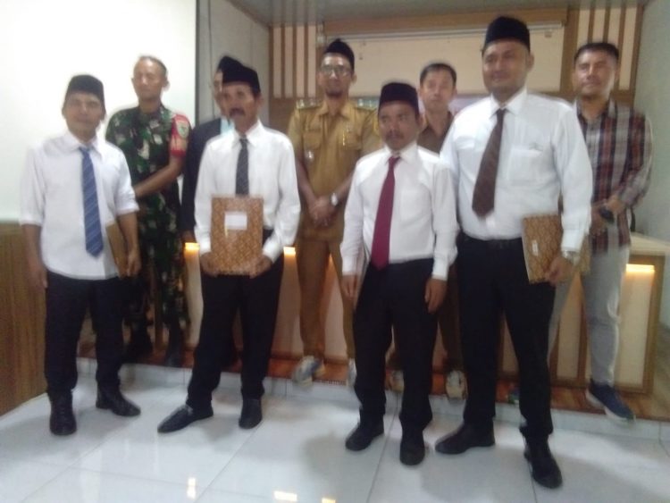Pelantikan Ketua Rukun Warga: 4 Ketua Rukun Warga Desa Singabangsa Semoga Amanah Masa Bakti 2024 – 2029