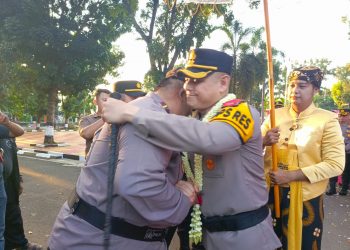 Suasana Haru Iringi Pisah Sambut Kapolres Purwakarta