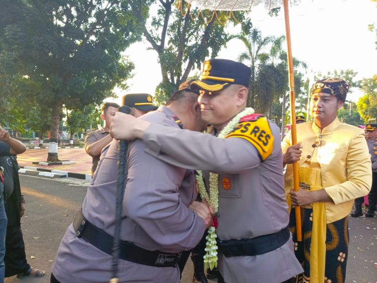 Suasana Haru Iringi Pisah Sambut Kapolres Purwakarta
