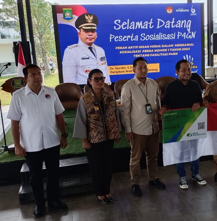 Satresnarkoba Polres Metro Tangerang Kota, Pemkot, Dan BNNK Beserta Awak Media Mendeklarasikan Anti Narkoba Diacara P4GN Yang Di Selenggarakan Kesbangpol
