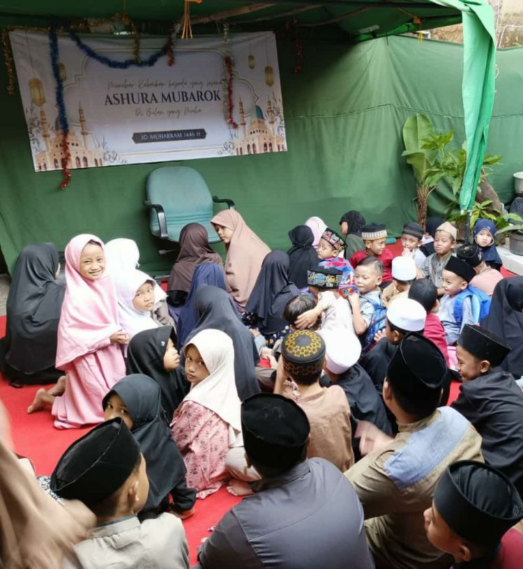 Bulan Kebaikan Di Hari Asyuro Majelis Taklim Al Mubarok Mengadakan Acara Yang Bertama “Menebar Kebaikan Kepada Sesama Di Bulan Yang Mulia”
