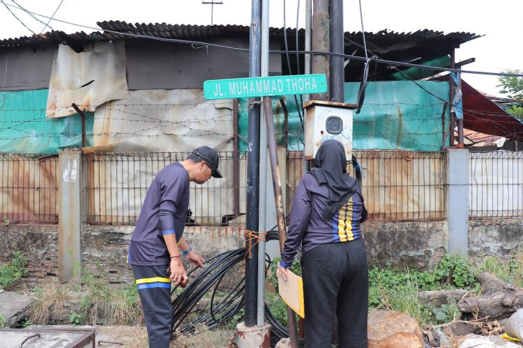 Rusak Estetika, Satgas P2U PUPR Kota Tangerang Akan Bongkar Tiang Internet