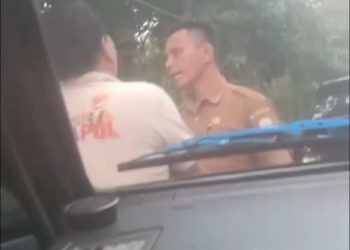 Diduga Wartawan Di Caci Maki Oleh Oknum Kepala Desa Karangnunggal Kecamatan Cirinten Sampai Di Lemparin Roko Yang Masih Menyalah