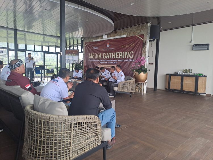 KPU Kabupaten Sukabumi Gelar media gathering yang berlokasi di Goalpara Tea Park, Sukaraja