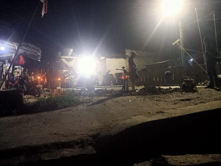 Proyek Betonisasi Kampung Jeungjing Kabupaten Tangerang Disambut Antusias Warga