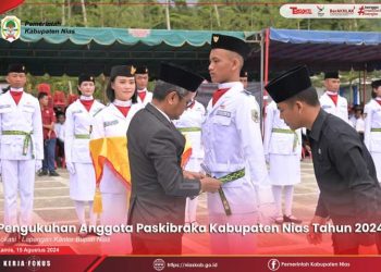 BUPATI NIAS KUKUHKAN PASKIBRAKA KABUPATEN NIAS TAHUN 2024