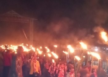 Sambut HUT Kemri Ke-79 Tahun 2024, Pemdes Sōmi Lakukan Pawai Obor