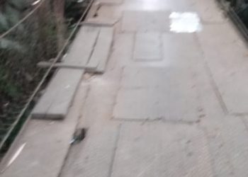 Patut Dicontoh, Warga Kampung parung Desa Cimarga Perbaiki Jembatan Yang Bolong Bolong