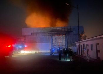 Polsek Tigaraksa bersama Bhabinkamtibmas Desa Bantar Panjang Bripka Bayu Laksanakan pengamanan dan Cek TKP Kebakaran Pabrik Perakitan Speaker, PT SERBA ADA ABADI. Di daerah Desa Bantar Panjang Kec Tigaraksa