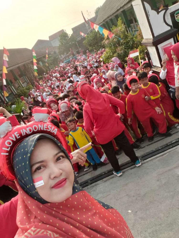 Masih Semarak Hari Kemerdekaan RI ke-79, SDN 2 Nagri Tengah Gelar Jalan Santai, Antusias Anak Didik Senang Sekali