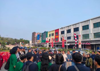 Tidak Di Temui Kapolres Metro Tangerang Kota, Mahasiswa Melalukan Aksi Bakar Ban