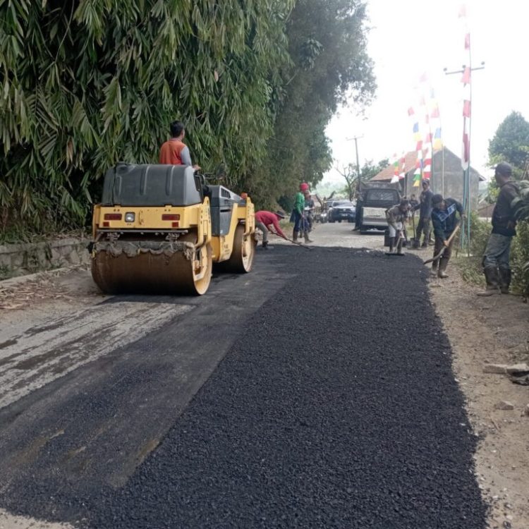 Jalan Rusak di Nangewer Pasangrahan, Dinas DPUTR Segera Lakukan Perbaikan