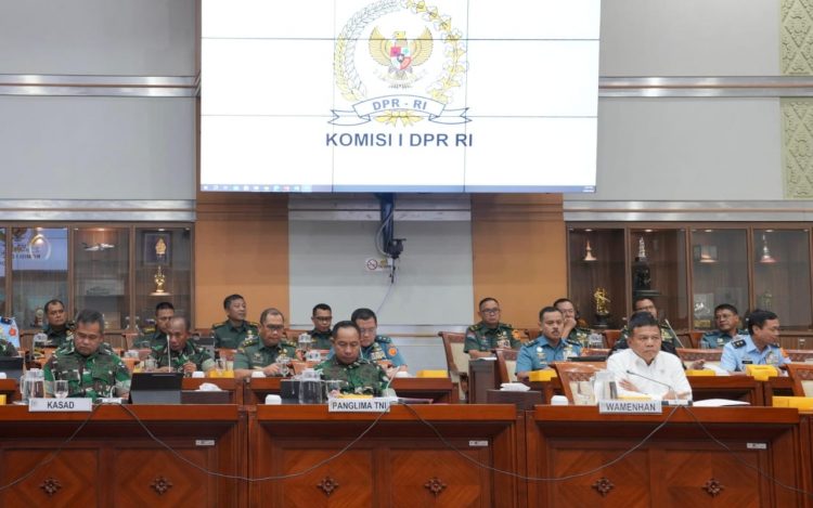 Panglima TNI dan Wamenhan RI : Hadiri Rapat Kerja Bersama Komisi I DPR RI Bahas RKA Tahun 2025