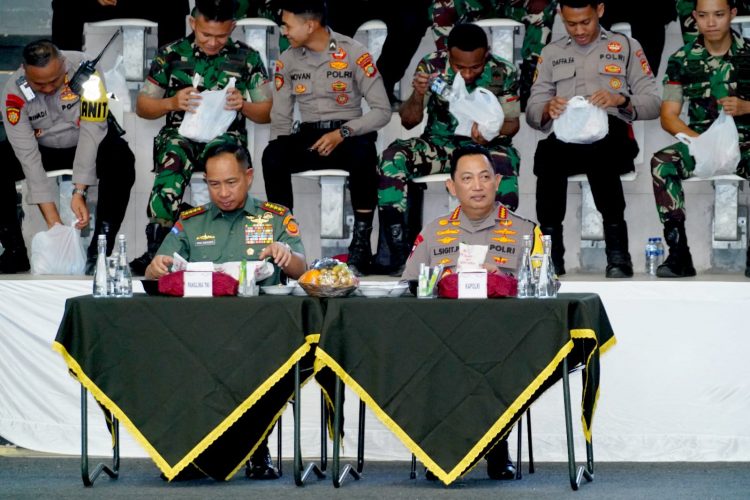 Panglima TNI dan Kapolri : Makan Siang Bersama Personel Pengamanan ISF 2024