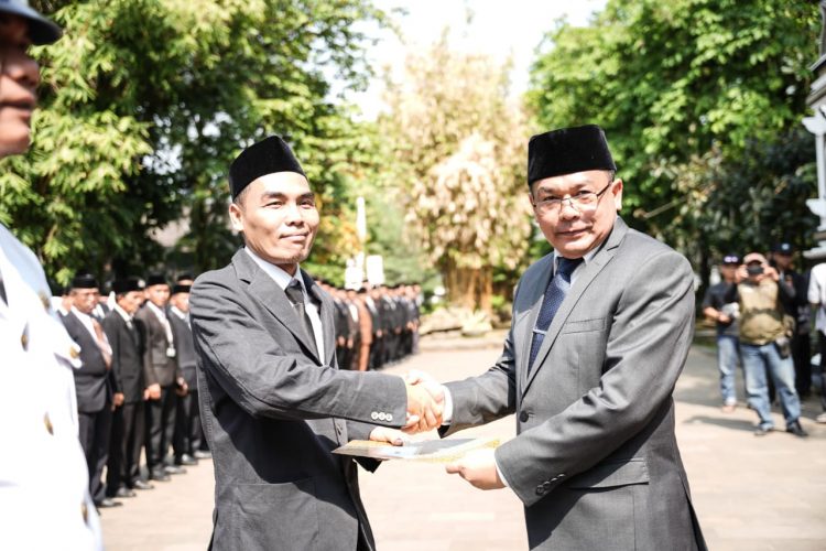 Penjabat Bupati Purwakarta Kukuhkan Perpanjangan Masa Jabatan Ratusan Kades dan BPD