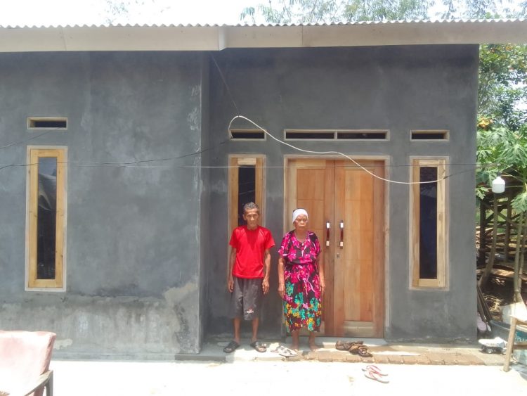 Kades Cileles (Amanta) ” Berikan Bantuan Bedah Rumah Kepada 10 KPM Melalui DDS.!!