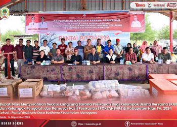 BUPATI NIAS HADIRI KEGIATAN PENYERAHAN BANTUAN PERIKANAN KEPADA KELOMPOK PERIKANAN