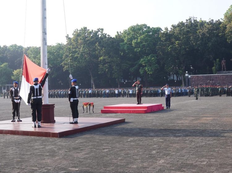 Kapuspen TNI Ingatkan Netralitas Dan Etika Sosial Media : Saat Pimpin Upacara Bendera 17 September 2024