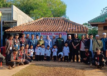 Atraksi Debus Meriahkan HUT Padepokan 11 Elang Putih Dari Selatan