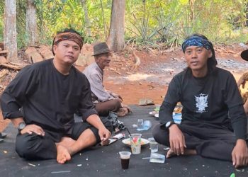 Kepala Desa Dangdeur dan Ketua Katar Desa Cibungur Lestarikan Warisan Leluhur di Makam Ki Raga Sakti Serta Rayakan Maulid Nabi Muhammad SAW