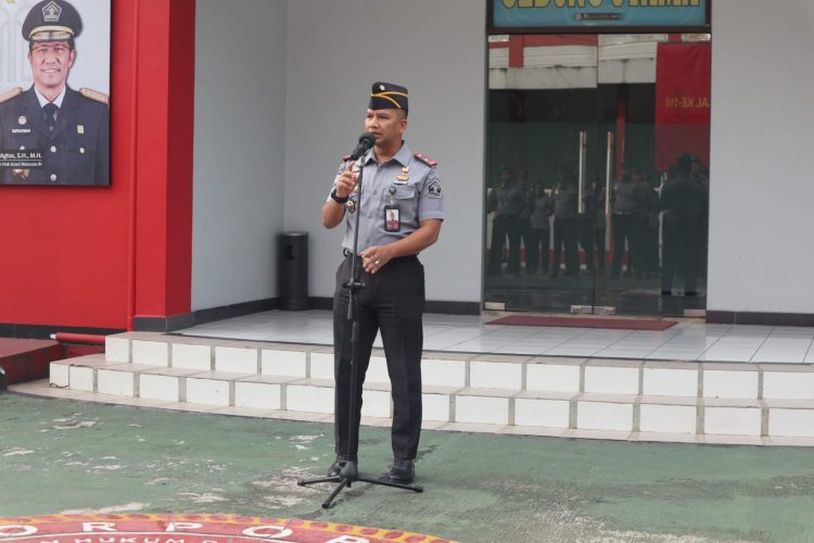 Kepala Rutan Kelas I Tangerang Berikan : Penghargaan kepada Pegawai Berprestasi