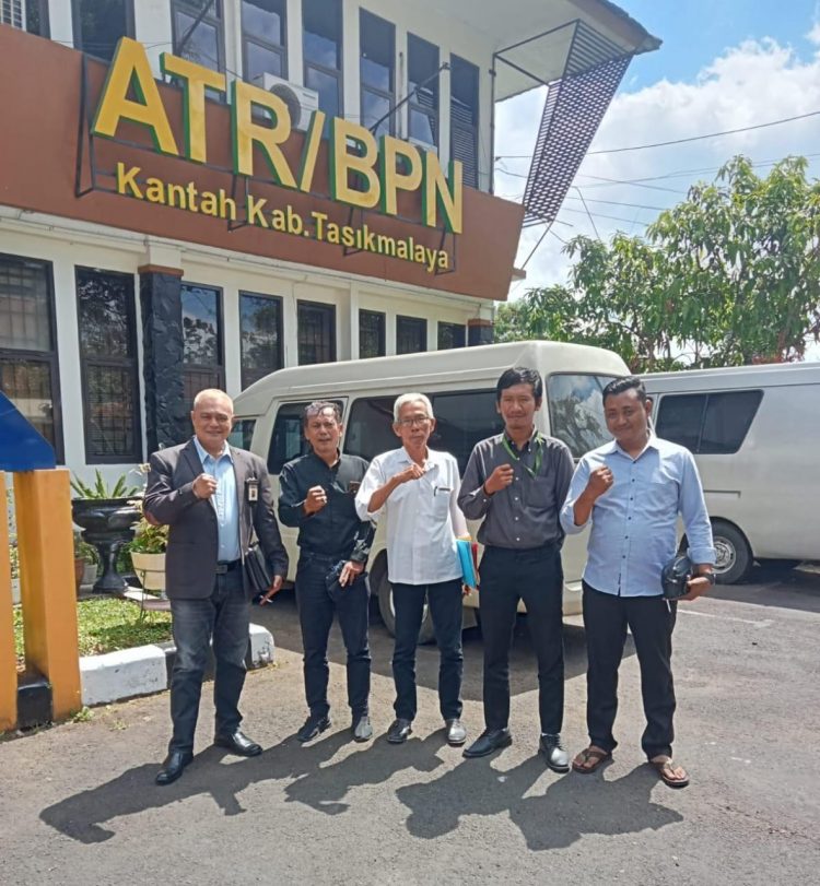 DESA CIPANAS MENGKLAIM TANAH MILIK WARGA TANPA DOKUMEN YANG JELAS