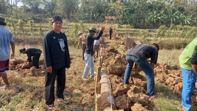 Pemerintah Desa Gurudug Alokasikan Dana Desa Tahap 2 untuk Pembanggunan Saluran TPT, Permudah Akses Petani