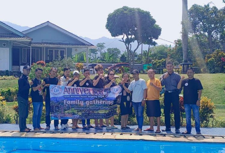 Forum Wartawan Harian Tangerang Tengah Rayakan HUT ke-1 di Villa Humaria Cisarua Bogor