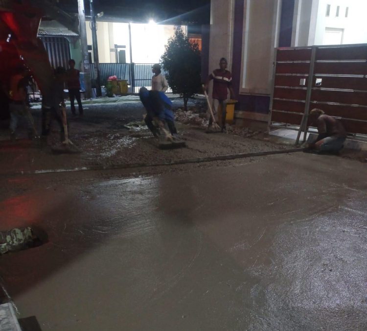 Tak Pasang Papan Proyek, Betonisasi Jalan di Perum Graha Raflesia Diduga Menyimpang dari RAB