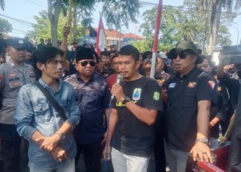 Pasukan Ormas GAIB 212 DPC Kabupaten Lebak Geruduk Kantor Dinas PUPR