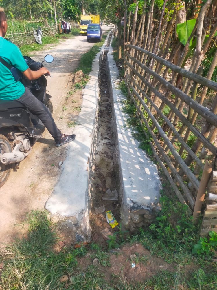 Diduga Tidak Sesuai RAB. (BK) LSM Akan Surati Pemdes Cimarga Soal Proyek DD