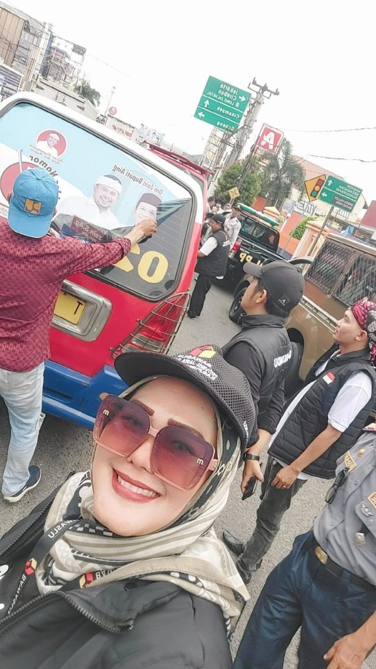 Hari ini, Bawaslu Kabupaten Purwakarta Tertibkan APK di Angkutan Umum