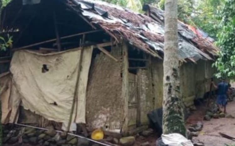 Jangan Tutup mata?. Rumah Tak Layak Huni Didesa Parage Kecamatana Cikulur