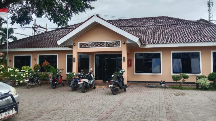 Pemdes Curug Wetan Tak Pasang Baliho Biografi Anggaran ADD Di Desa nya ” Ada Apa??