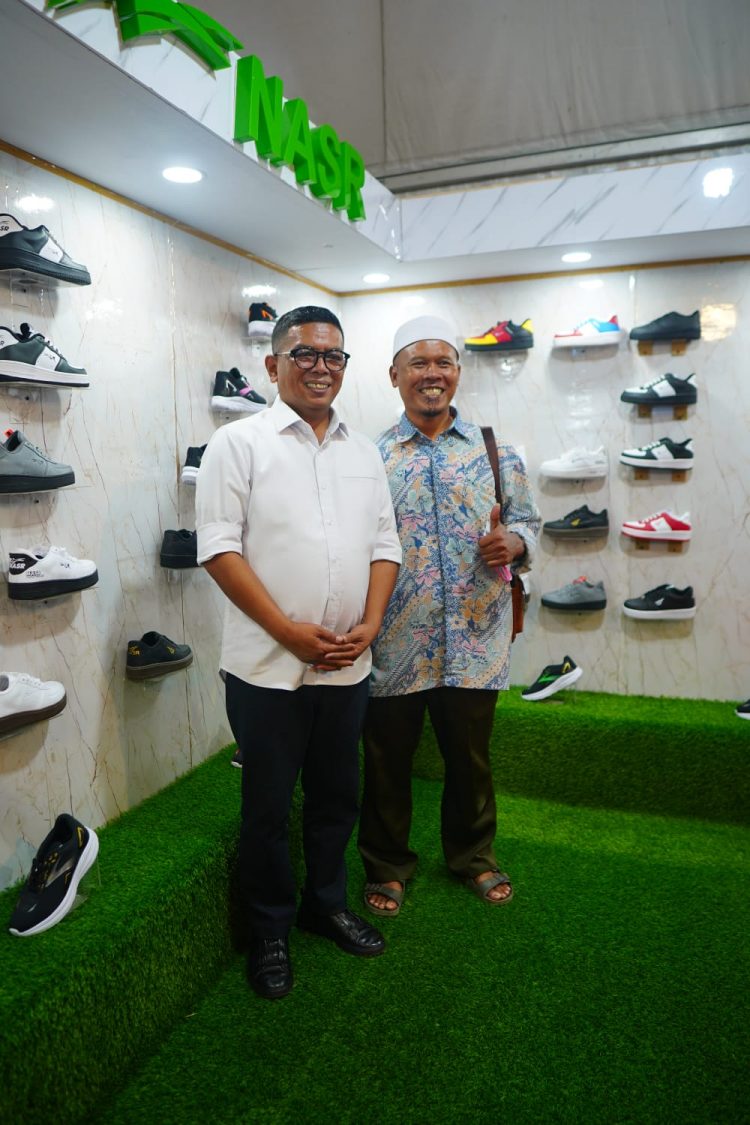 Gubernur Terpilih Andrasoni Kunjungi Gerai Nasr Footwear di Banten Creatif Festival 2024