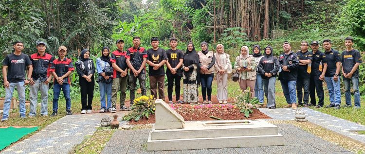 Menutup Tahun, Belpur Ziarahi Makam Pejabat Merakyat dan Do’a bersama Yatim Piatu