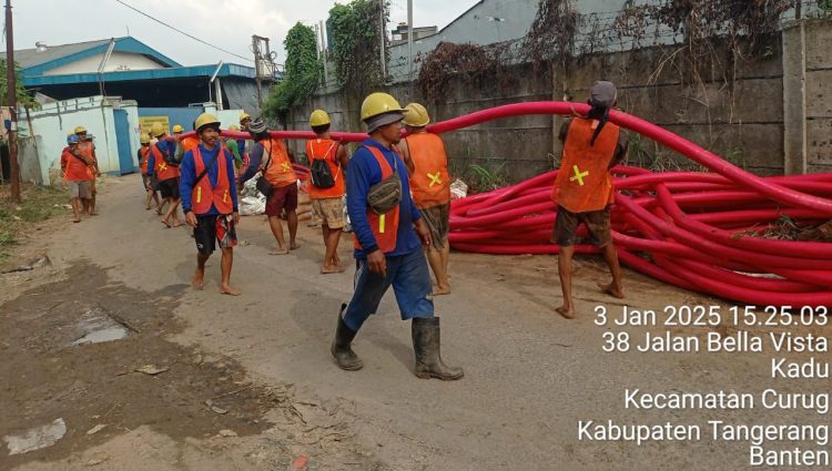 Andal Lalin Asal-Asalan, Galian PLN di Desa Kadu Dikeluhkan Pengguna Jalan Karena Bikin Macet
