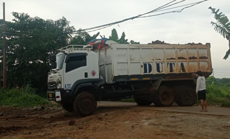 Melintasi Jalan Umum, Mobilisasi Pembangunan Properti Milik Paramount Diduga Abaikan ANDALALIN