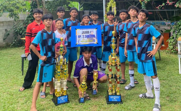 Harumkan Nama Sekolah, SMPN 2 Jasinga Sabet 2 Piala Kejuaraan Futsal Bergengsi di Bogor