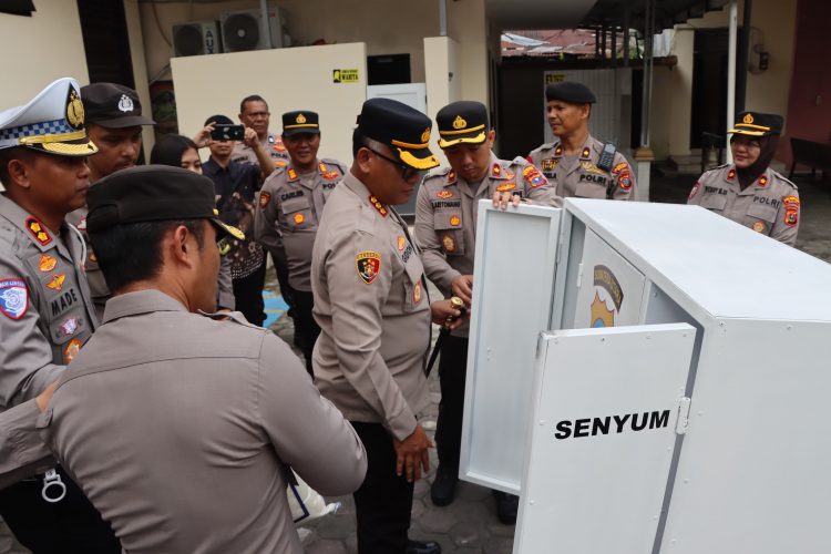 Berbagi Kasih dengan Masyarakat, Polsek Medan Baru Luncurkan Kereta Senyum