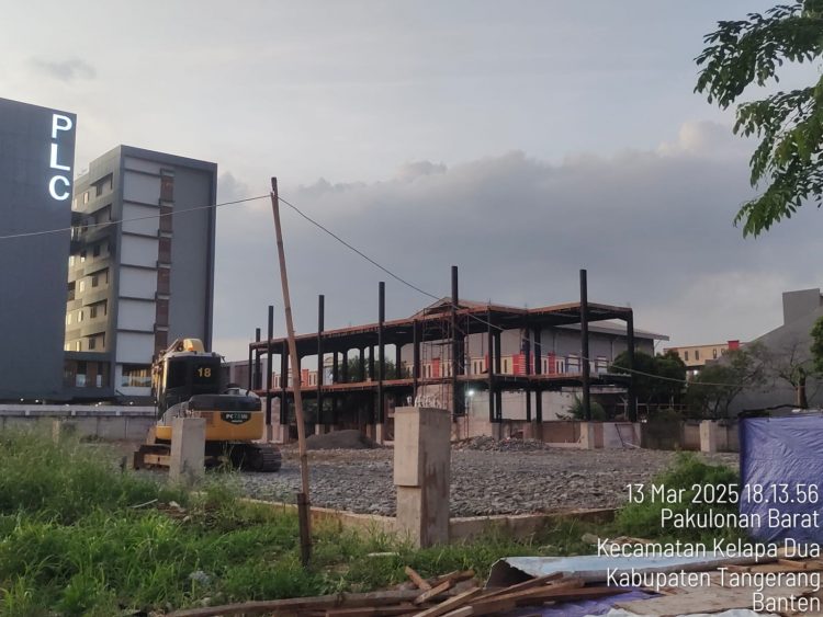 Proyek Pembangunan Lapangan Tenis PT Urban Padel Gading Serpong Diduga Tanpa Izin PBG