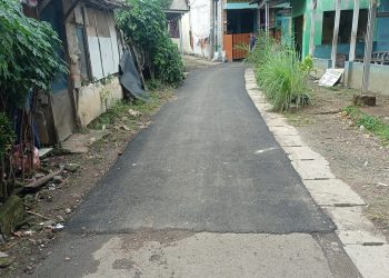 Hotmix di Samping SDN 03 Sukamulya Diduga Tak Sesuai Standar, Warga : Ketebalannya Tipis Banget Bro
