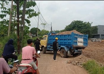 Tanahnya Berceceran di Jalan Umum, Pengurugan di Ciakar Panongan Dikeluhkan Warga