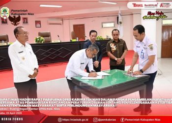 BUPATI NIAS HADIRI RAPAT PARIPURNA DPRD KAB NIAS DALAM RANGKA PENGAMBILAN PERSETUJUAN BERSAMA ATAS PEMBAHASAN RANPERDA
