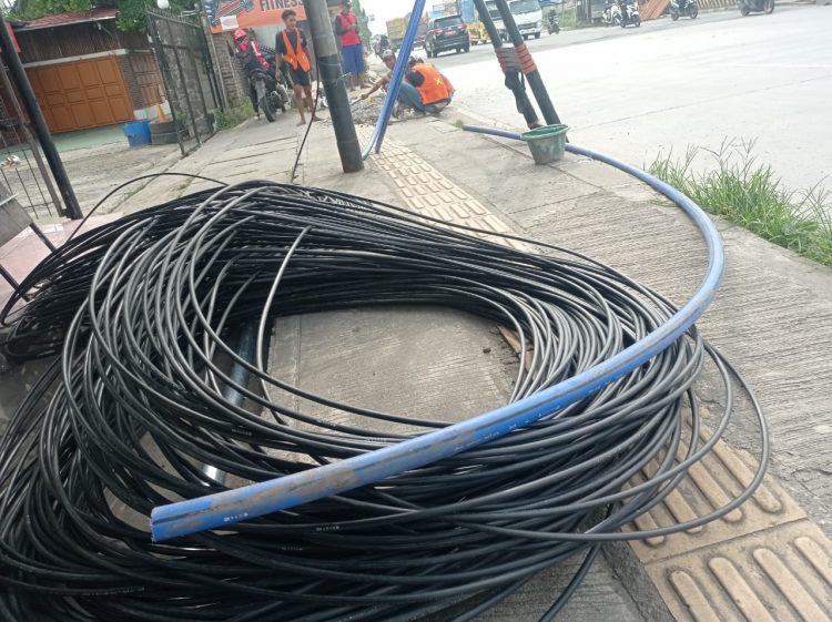 Kedalamannya Hanya 5 Cm, Galian Kabel FO Diduga Milik PT. PGAS Telekomunikasi Nusantara Telah Merusak Fasilitas Umum